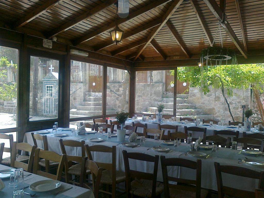 Pyrgos Houses And Restaurant Avgonima Luaran gambar
