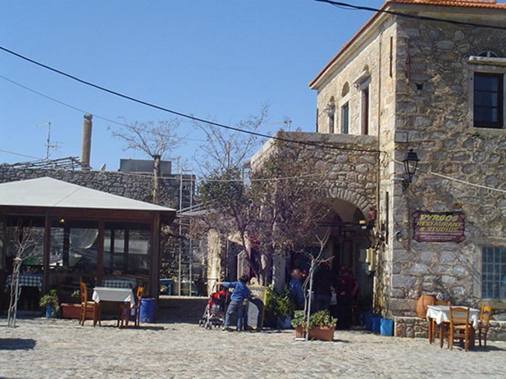 Pyrgos Houses And Restaurant Avgonima Luaran gambar