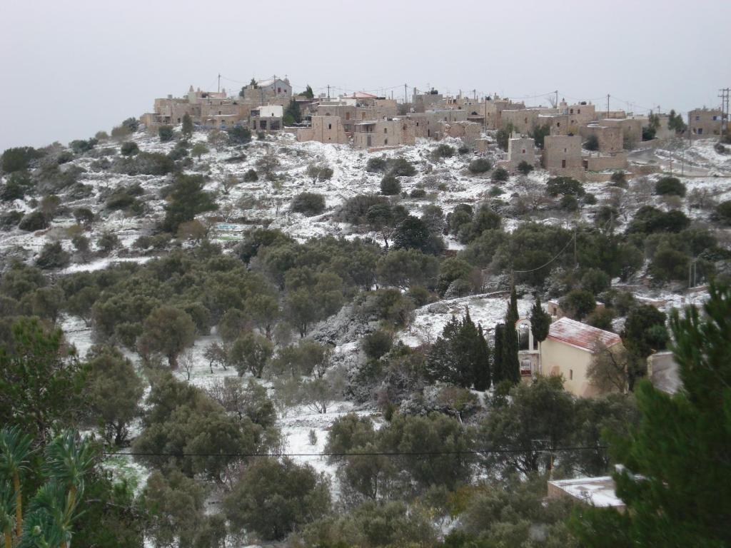 Pyrgos Houses And Restaurant Avgonima Luaran gambar